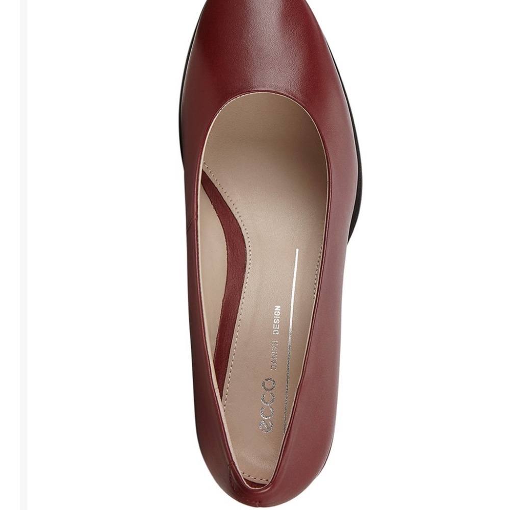 Ecco wedge in red leather, size 41 (US 9). BNIB.